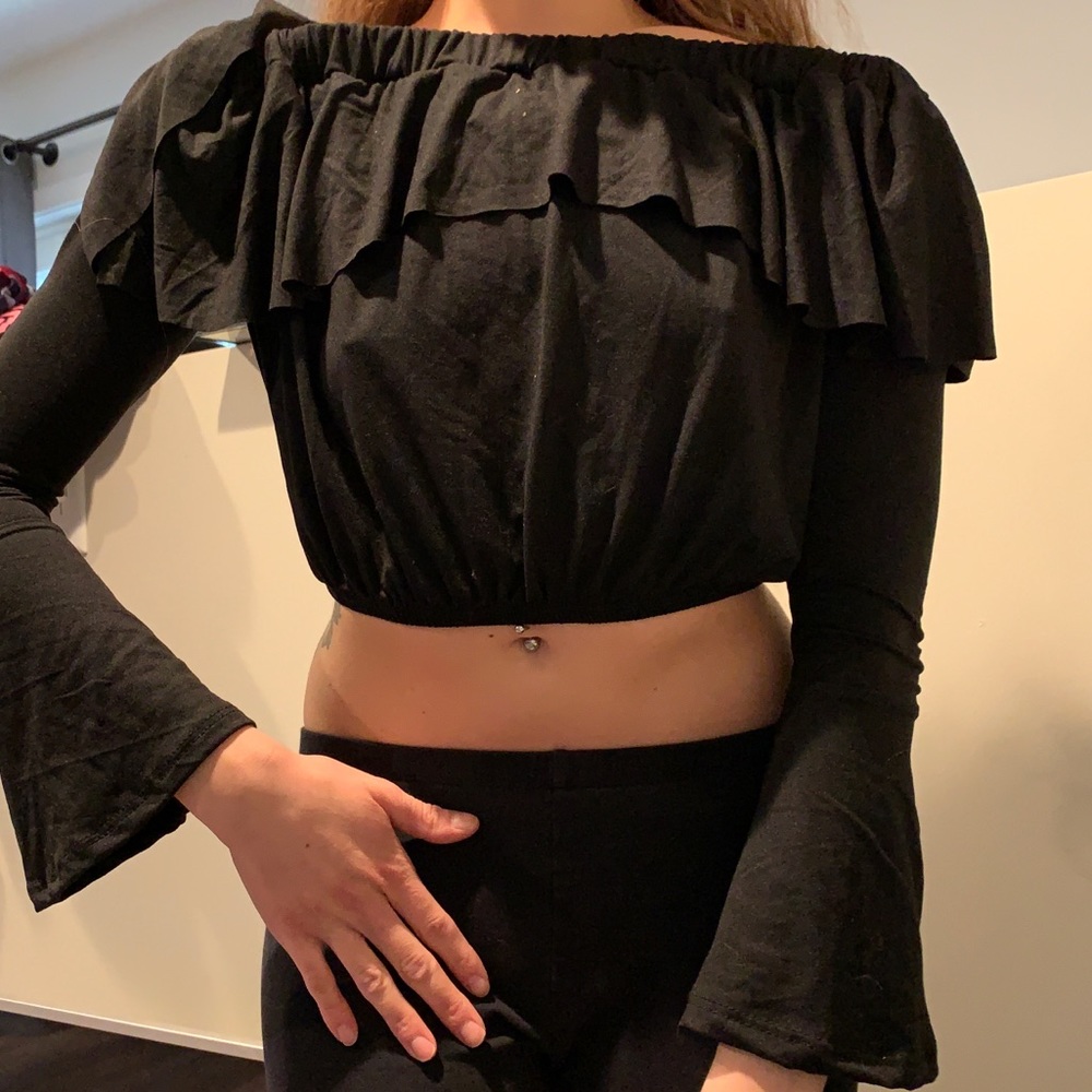 OFF THE SHOULDER TOP